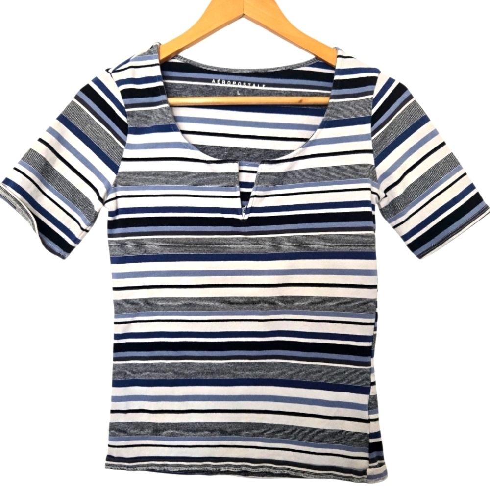 Aeropostale Navy and White Striped Tee Size Large